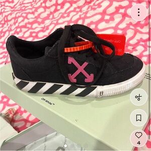 Authentic Off-White Vulc Low Black Fuschia Sneakers